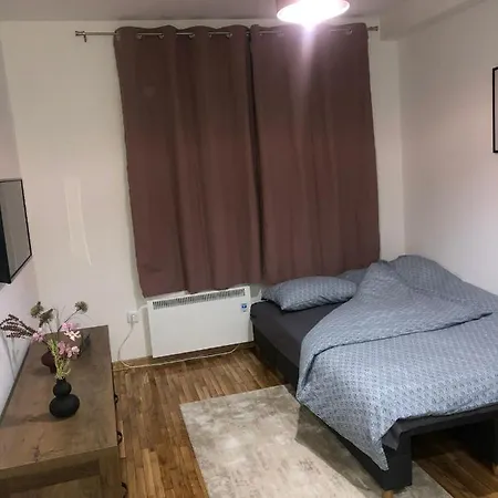 Kraljevi Cardaci Makica Sa Garazom * Kopaonik