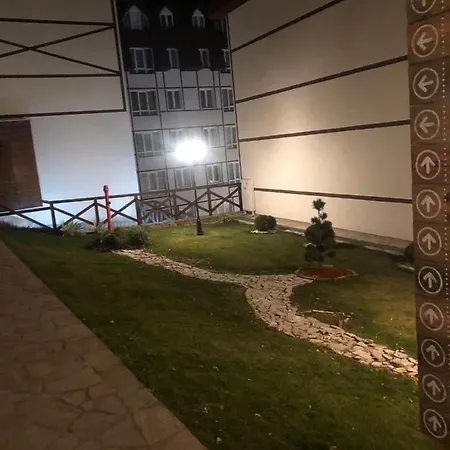 Kraljevi Cardaci Makica Sa Garazom *