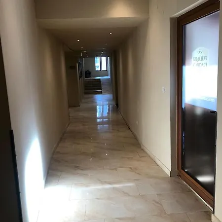 Kraljevi Cardaci Makica Sa Garazom Kopaonik