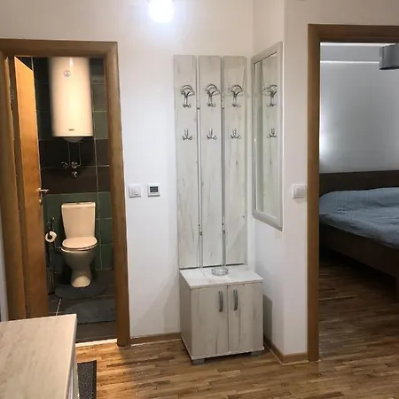 Kraljevi Cardaci Makica Sa Garazom