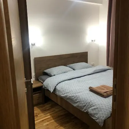 Kraljevi Cardaci Makica Sa Garazom *