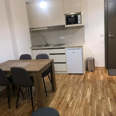 Kraljevi Cardaci Makica Sa Garazom Kopaonik