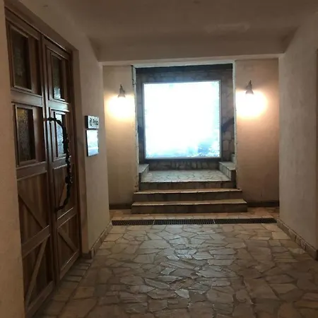 Kraljevi Cardaci Makica Sa Garazom *