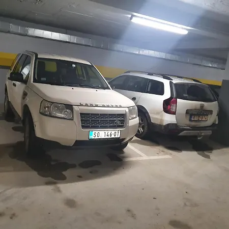 Kraljevi Cardaci Makica Sa Garazom *