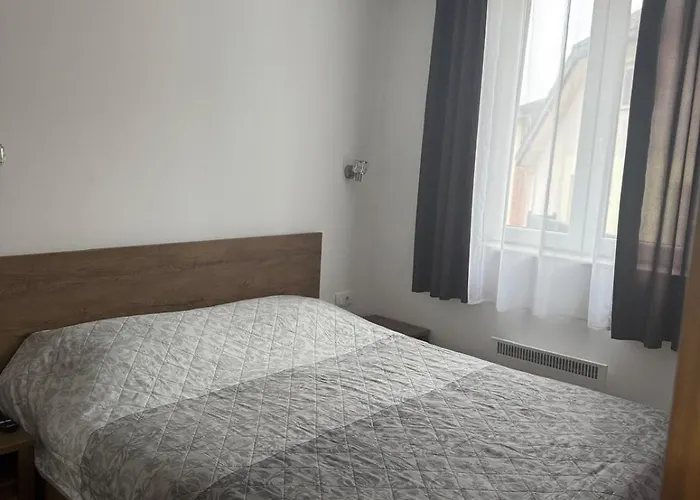 Kraljevi Cardaci Makica Sa Garazom *